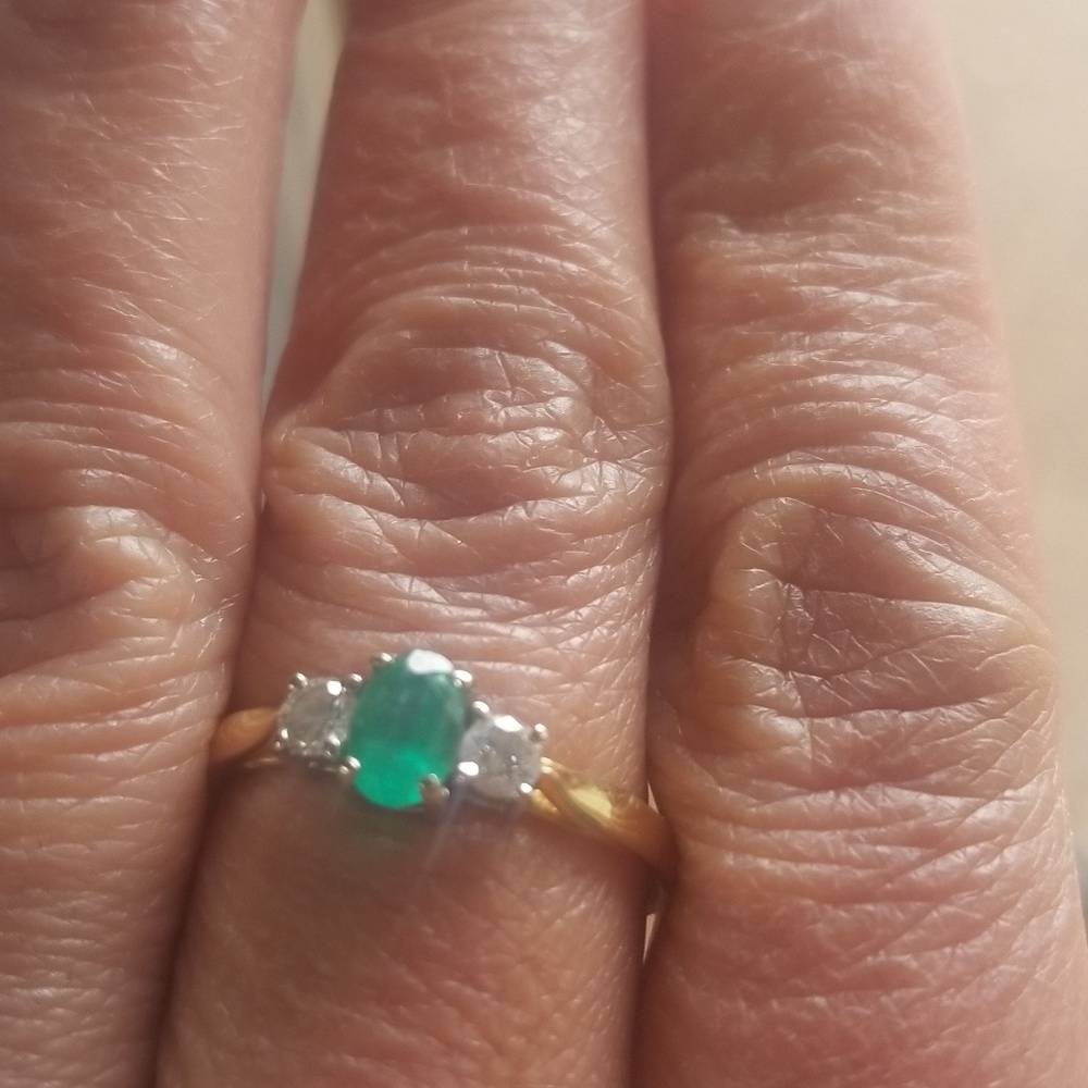 18k yellow gold Emerald and diamond ring